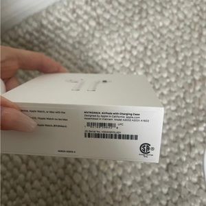 Apple Airpods 2nd Generation with Charging Case